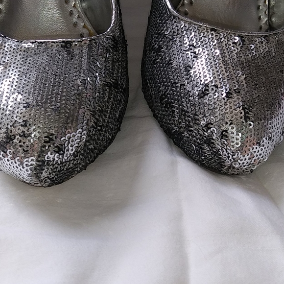 2/$20 👠 Y2K Silver sequin heels ✨ - Picture 2 of 3